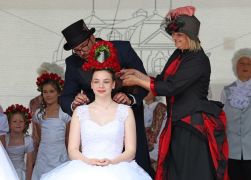 Dornburg Krohnt Neue Rosenkoenigin 29